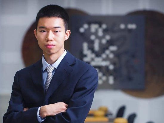 高圆圆赵又廷婚礼现场曝光 甜蜜热吻深情对视 2014-11-28 11月28日，高圆圆与赵又廷的婚礼在台北举行，身穿美丽婚纱的新娘与帅气新郎现场热吻，场面感人。