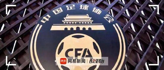 年轻人获取娱乐的渠道不再单一，脱口秀等形式受到他们的喜爱，在脱口秀的段子中，能够找到关于职场、代际情感处理等诸多与生活相关的内容，人们可以在自己的故事中发出笑声。