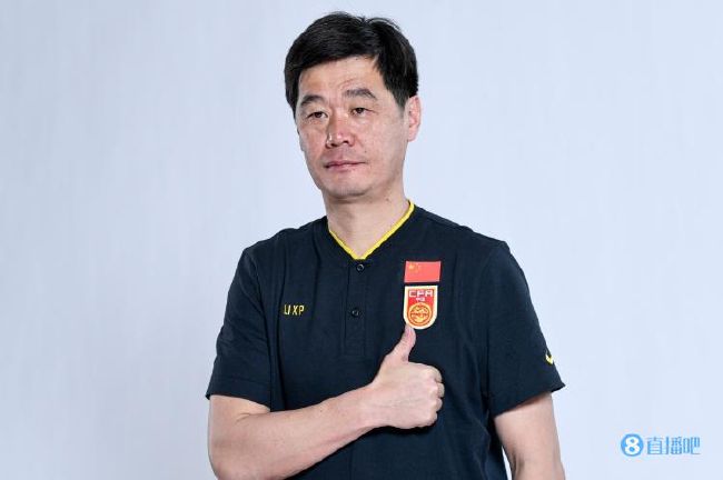 除了贾木许本人外，亚当·德赖弗等主演悉数亮相，歌什菲·法拉哈尼一袭白裙清新唯美。