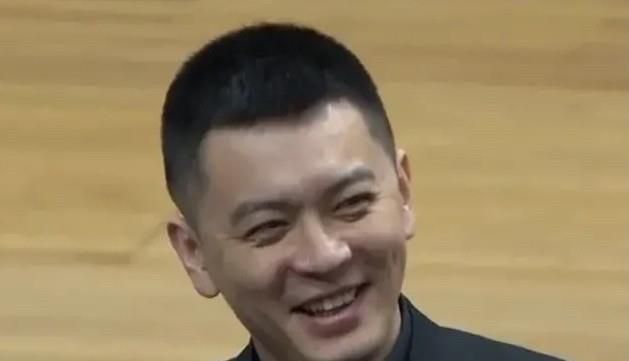 独家专访陈楚生：阿穆隆醉驾肇事“不可思议” 2010-03-15 这一年多以来，围绕在陈楚生周围的似乎只有官司，对于一个“只想做个纯粹音乐人”的新人歌手，这样的遭遇是陈楚生始料未及的。
