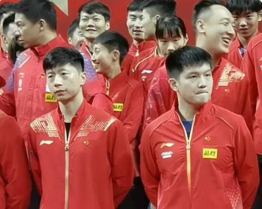 导演丹尼斯·维伦纽瓦担任网课老师 分享拍摄心得 2020-04-30 近日，宣布将担任科幻电影《沙丘》的导演丹尼斯·维伦纽瓦一直活跃在大家的视野中，他最近又现身英国国立电影电视学院（NFTS）的远程网课中，担任起了学生们的老师，分享了他拍摄《银翼杀手2049》、《降临 丹尼斯维伦纽瓦：我还想拍《沙丘》第三集 2021-10-29 丹尼斯维伦纽瓦将执导《沙丘》前传导航集 2021-07-24 《沙丘》将成系列 导演维伦纽瓦：最少拍摄两部 2018-03-12 为了《沙丘》而拒绝了《邦德25》的丹尼斯·维伦纽瓦，目前已经全力投入到了《沙丘》的准备之中。